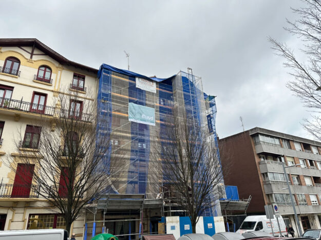 Rehabilitación de fachada y balcones en Irún