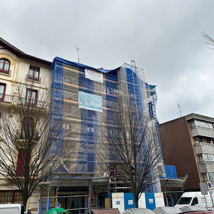 Rehabilitación de fachada y balcones en Irún